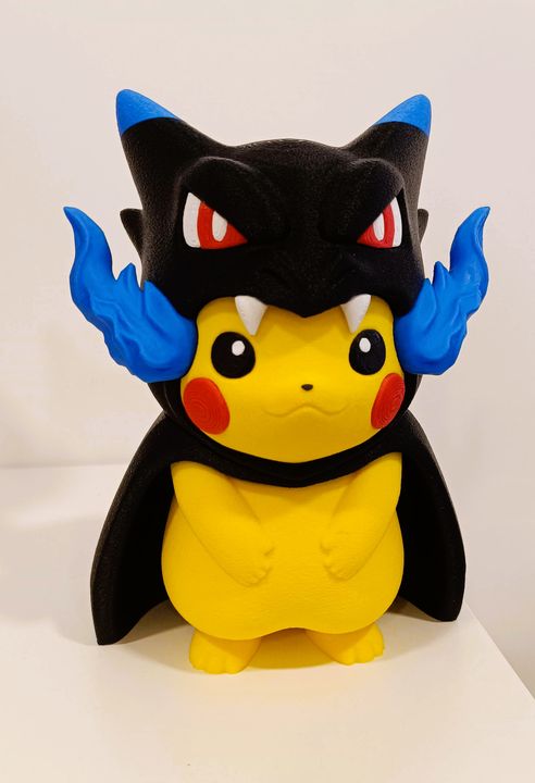 Pikachu com Capa de Dragão - 30 cm